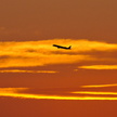 Avion au coucher de soleil